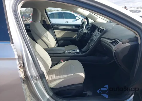 2020 Ford Fusion S z USA, uszkodzony, nr VIN 3FA6P0G70LR235162